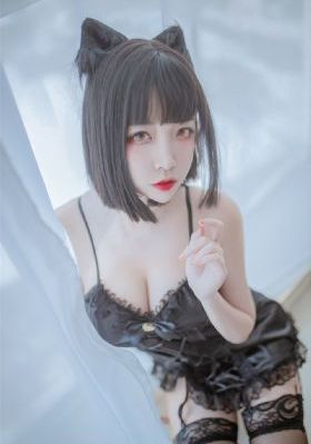 他掀开裙子舌头伸进去在线观看